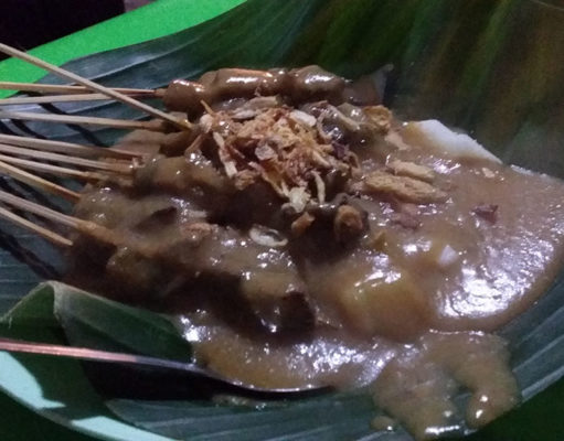 Snacking with Padang Satay (Sate Padang)